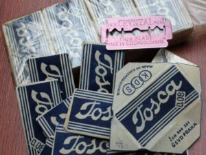 Originál nepoužitá historická prvorepubliková žiletka Tosca KDS Czechoslovakia.