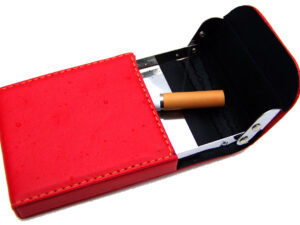 Cigaretové stylové pouzdro - kov+ koženka červené.