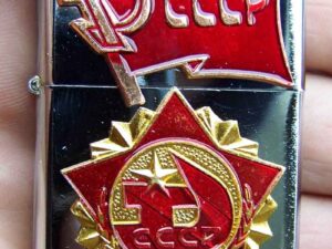 Benzinový zapalovač -Komunista CCCP-spr kladivo.