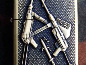 Benzinový zapalovač - Schmeisser MP 40 .