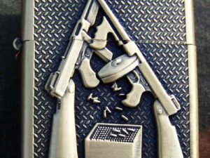 Benzinový zapalovač -americký Samopal Thompson Machine Gun.