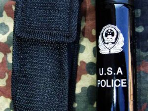 Slzný plyn U.S.A. POLICE s pouzdrem - 110ml .