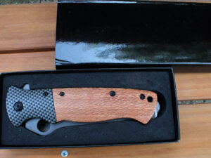 Nůž semi-Automatic DA 45 se dřevěnou střenkou 220 mm.