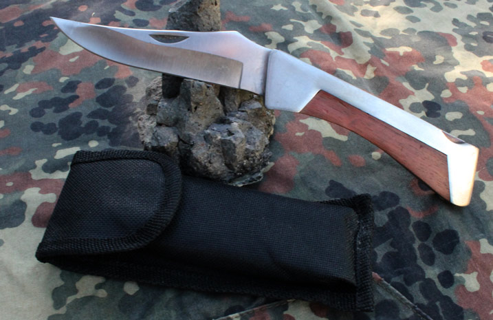 Zavírací nůž s dřevěnou střenkou 225 mm.