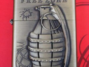 Benzinový zapalovač Grenade Free Zone styl zippo.