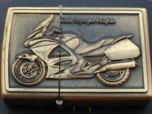 Benzinový zapalovač Honda Stizoo Pan European styl zippo.