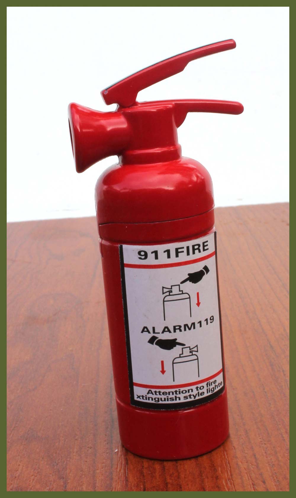 Zapalovač plynový jako hasičák Extinguisher Lighter.