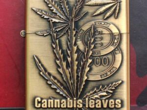 Benzinový zapalovač Cannabis leaves mince styl zippo.