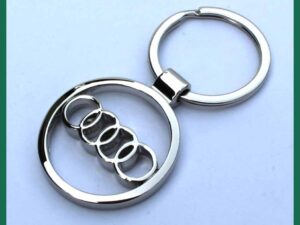 Oboustranná klíčenka, přívěsek na klíče AUDI.