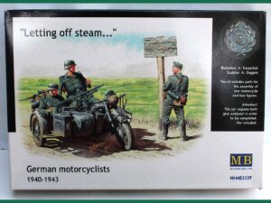 Stavebnice German Motorcyclists 1940-1943 od MB 1.35.