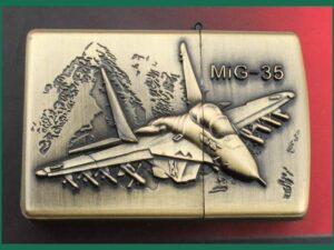 Benzinový zapalovač Bombardér MiG-35 styl zippo.