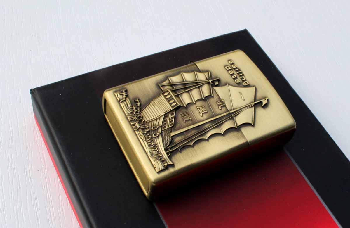 Benzinový zapalovač Historické lodě Sailing Date styl zippo. - Image 5