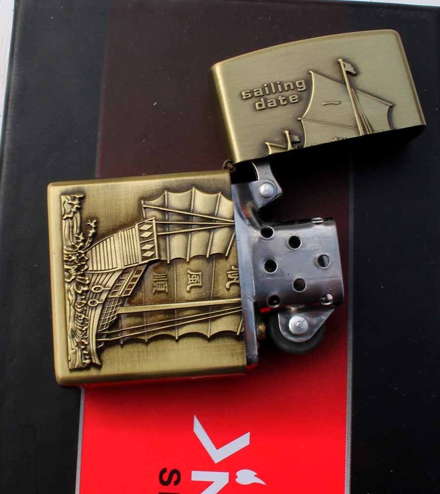 Benzinový zapalovač Historické lodě Sailing Date styl zippo. - Image 2