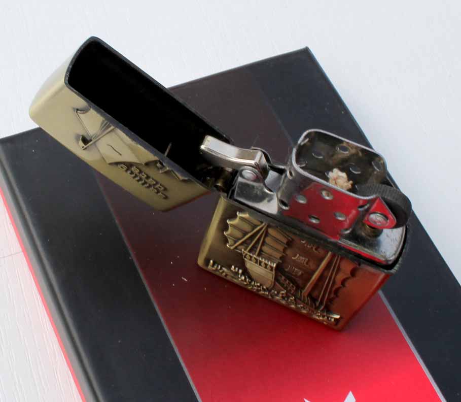 Benzinový zapalovač Historické lodě Sailing Date styl zippo. - Image 7