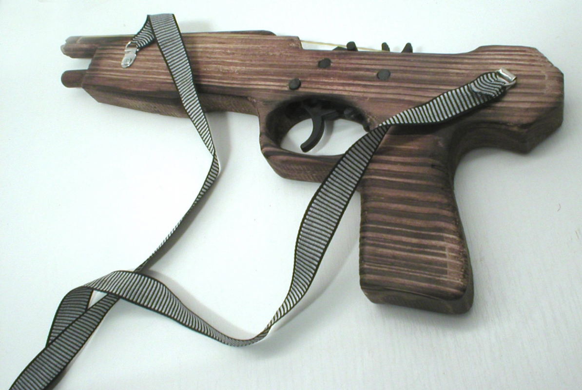 Gumogun - dřevěná pistole na gumičky(33 cm zahnutá).